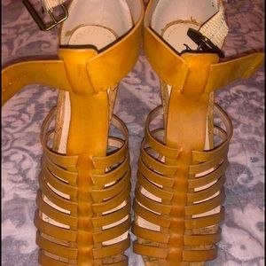 Size 10 tan sandals